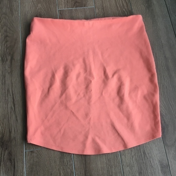 5/$15 Devlin pencil low high stretch skirt coral - Picture 3 of 3